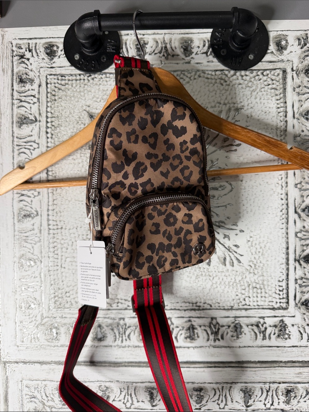 Everywhere small sling bag Leopard Print with Red-Black Straps - Picture 1 of 6